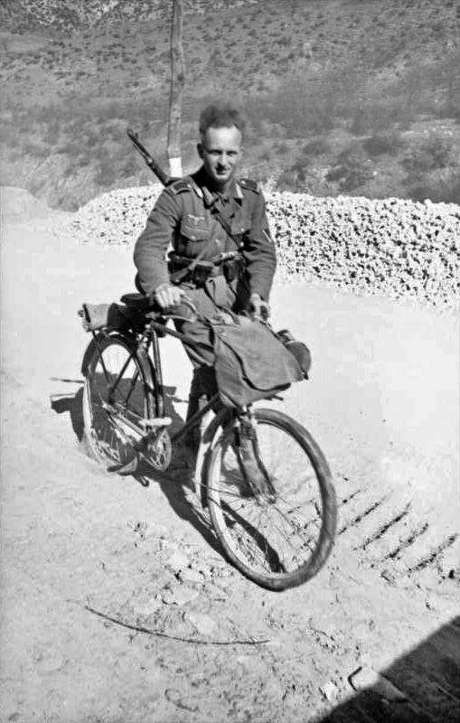 Les vélos de l'armée Allemande ww2 - Page 4 F10