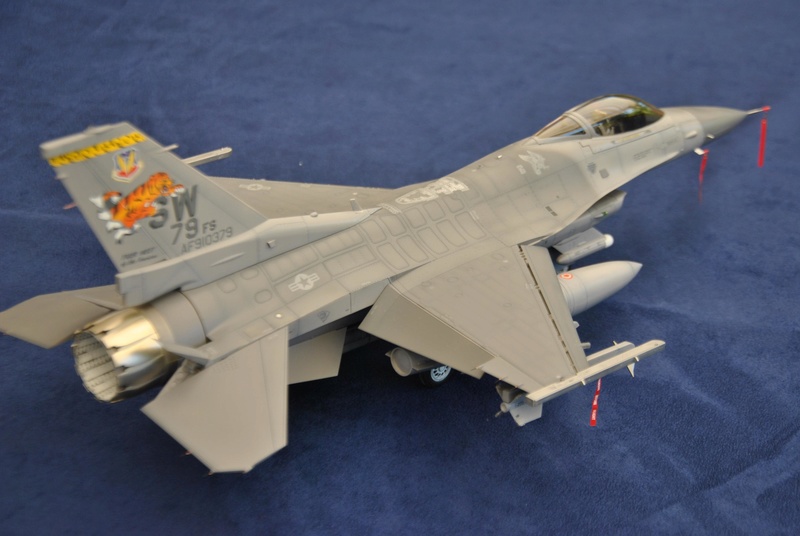 Lockheed Martin F-16C - Tamyia 1/32 Dsc_2364