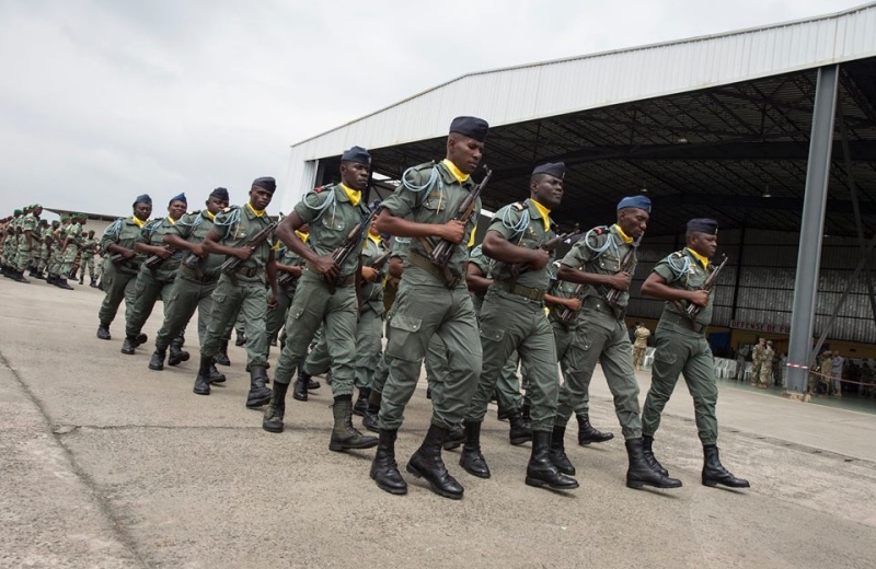 Armée du Gabon - Page 5 4434