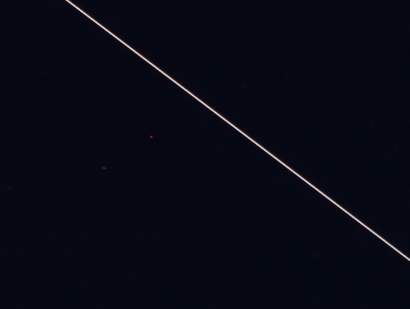 Pixel rouge sur photo Iss_ja12