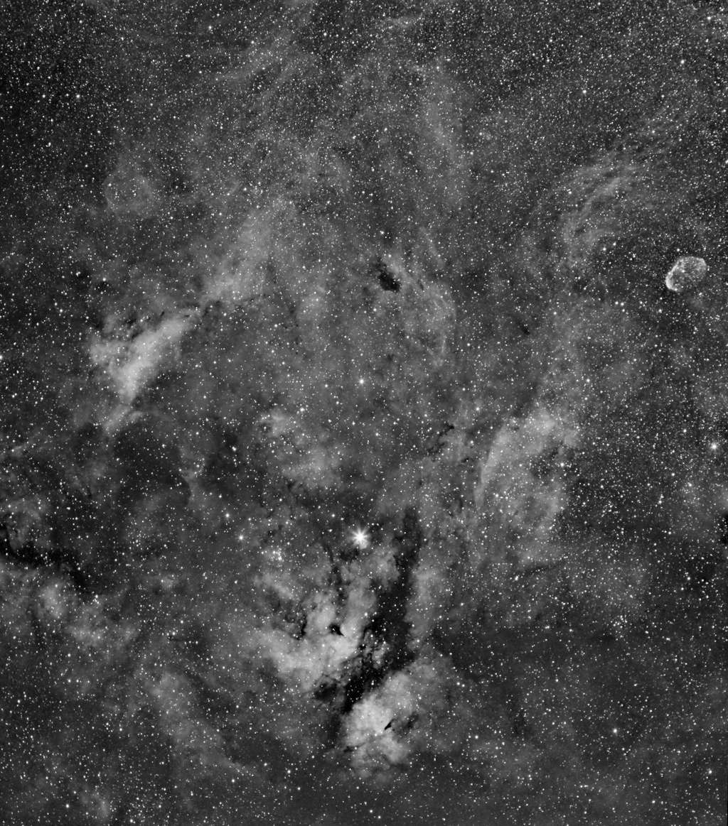 IC1318 et le croissant Ic131812