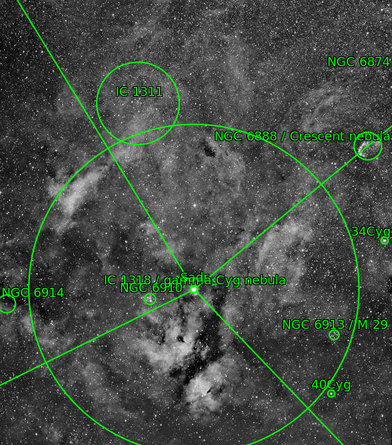 IC1318 et le croissant Ic131813