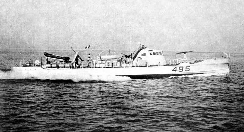 Vedettes d'assaut et vedettes lance torpilles italiennes Vas_2310