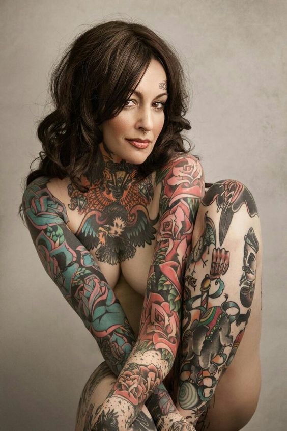 CHARME - Les plus belles femmes sont tatouées... - Page 14 E26c2c10