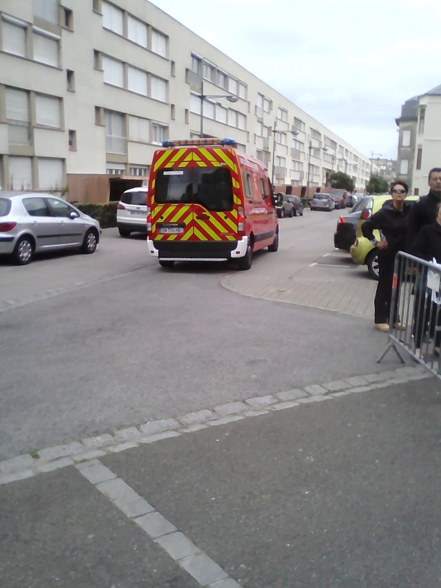 LES VEHICULES DE SECOURS ET D'AIDE AUX VICTIMES Img_2020