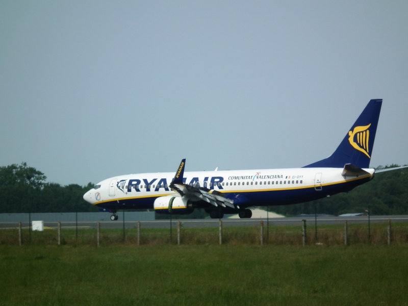 Boeing 737-8AS Ryanair EI-DPH le 20/07/2013  Dscf5510