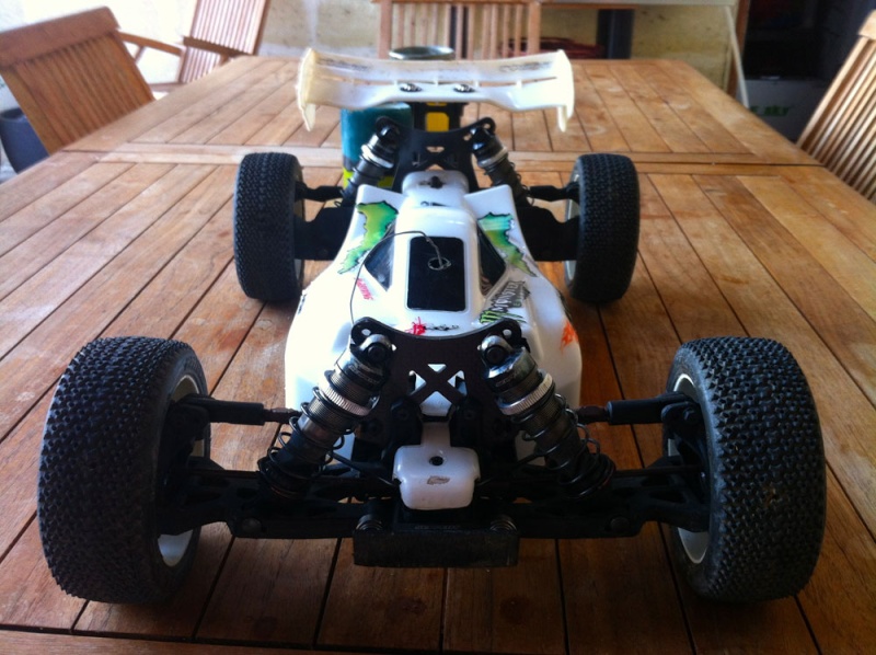 A vendre: Serpent S811 Be Brushless (chassis) Img_1111