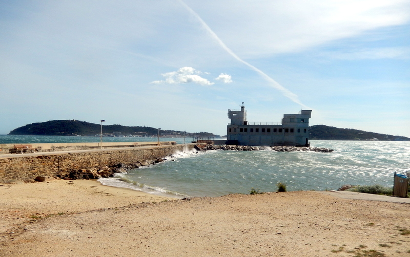 [Les Ports Militaires de Métropole] Visite de la rade de Toulon - Page 9 Dscn2013