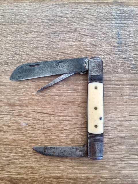 couteaux  "tonneau" manche ivoirine marque à la hache, charolais, Barlow... Img_1913