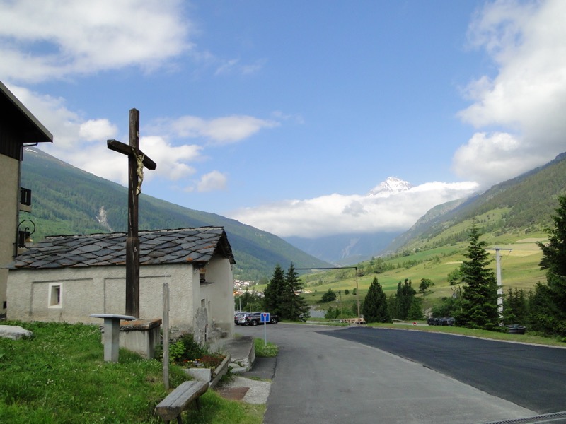 Lanslevillard - la Pierre des Saints Dsc04214