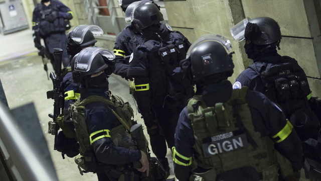 Des gendarmes du GIGN s'en prennent à leur chef  . Gign10