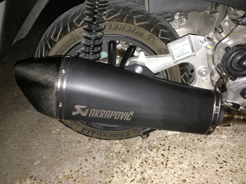 Nouvel Akrapovic pour nos scooters 3 roues ! - Page 2 Img_0420