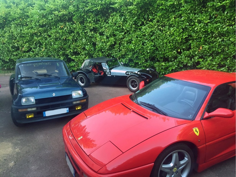 Présentation d'un collectionneur avec une R5 Turbo 2 211