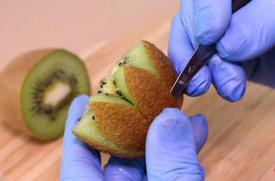 5 Phút cắt tỉa kiwi thành bông hoa sắc xanh thật đẹp ... Sg1jcp10