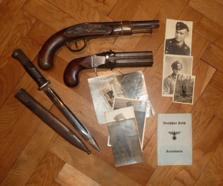 98K, deux pistolets dont un à 4 canons, lot photo/documents dont panzer.... P1420613