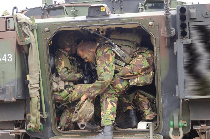 Photos des forces armées Néerlandaises - Page 2 62009410