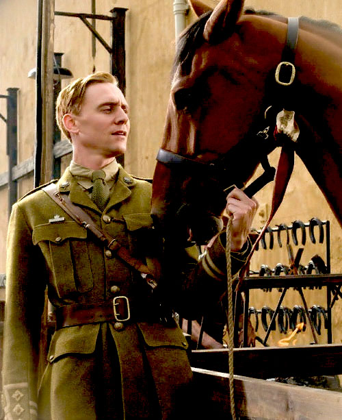 Tom Hiddleston egyéb filmjei - Page 38 War_ho10
