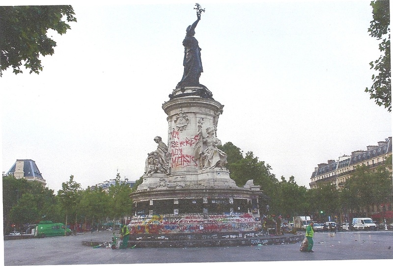 [Histoires et Histoire] Monuments aux morts originaux Français Tome 1 - Page 29 Statue10