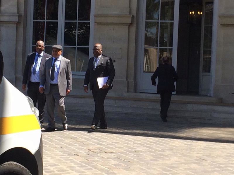 Le Président du Rassemblement, S.E Etienne Tshisekedi, accompagné par des membres du Conseil des Sages de l’Opposition, en consultation au Quai d’Orsay, à Paris 13770410