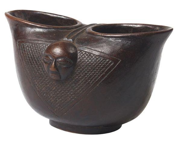 Vase anthropomorphe (tête à trois cols)  Congo Katanga. Luba ou Kuba vers 1970 20688110