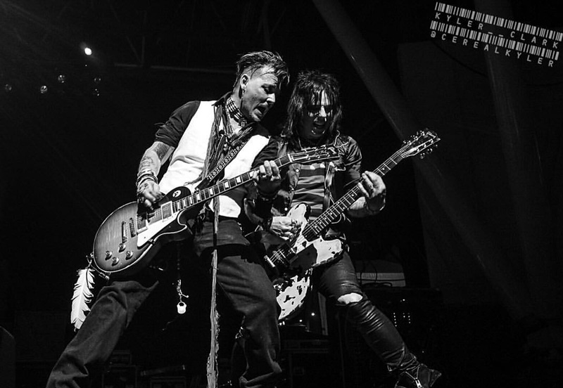 Le groupe Hollywood Vampires . - Page 9 20160757