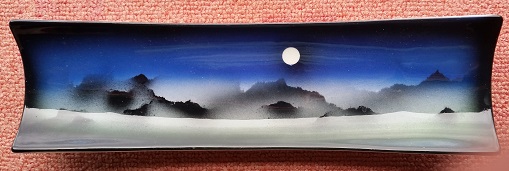 Who makes this moon view ware?  It was made by Barry Paine Gills_11