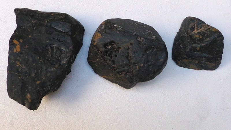 pierre noire etrange S1000018