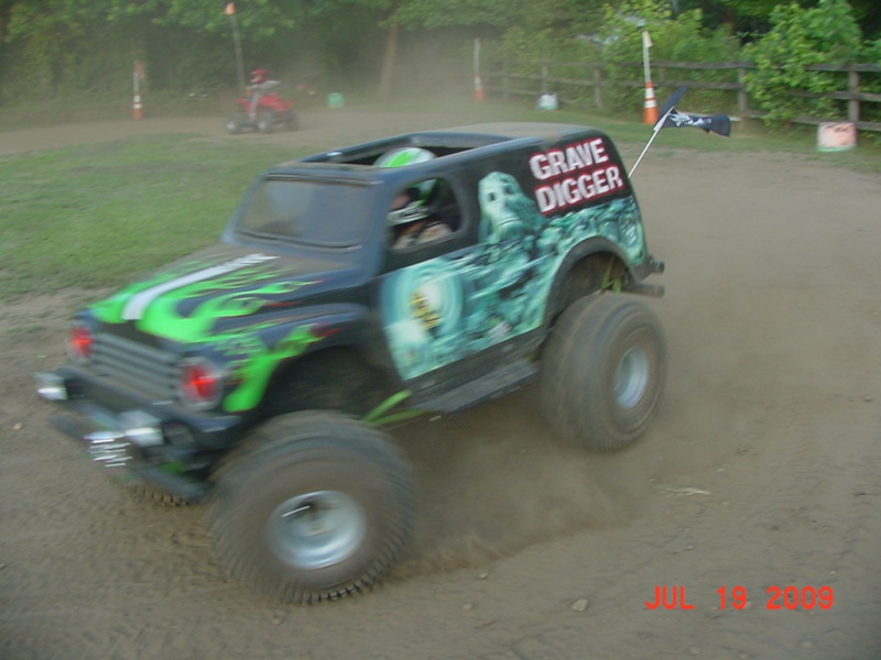  My son's Grave Digger Monster Truck Go-Kart  Dsc00019