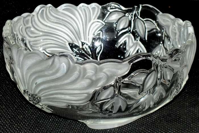 Moulded / pressed glass and part frosted bowl for ID - Walther? maybe Bowl_013