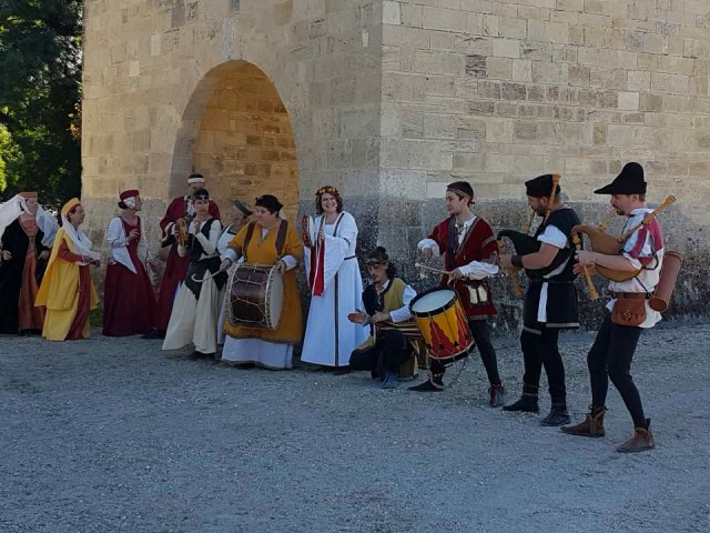 Fête médiévale à Pons (17) Costum10