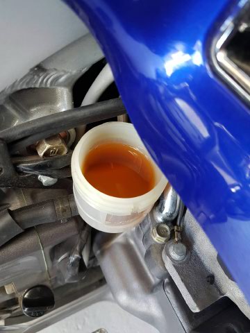 Couleur liquide de freins 4000 kms après le rappel Honda . Lookee10