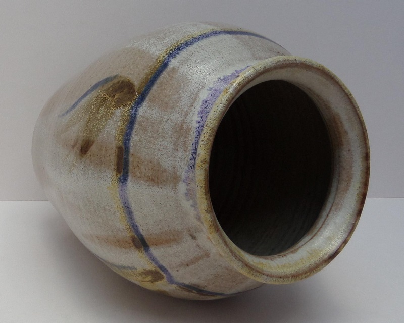 Handthrown vase with Impressed seal "S" Marksp37