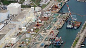 Fukushima nuclear plant: Steam seen at reactor building Fuku10