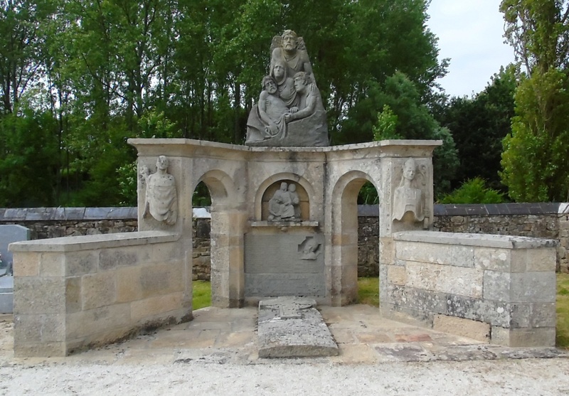 [Histoires et Histoire] Monuments aux morts originaux Français Tome 1 - Page 28 Monume10