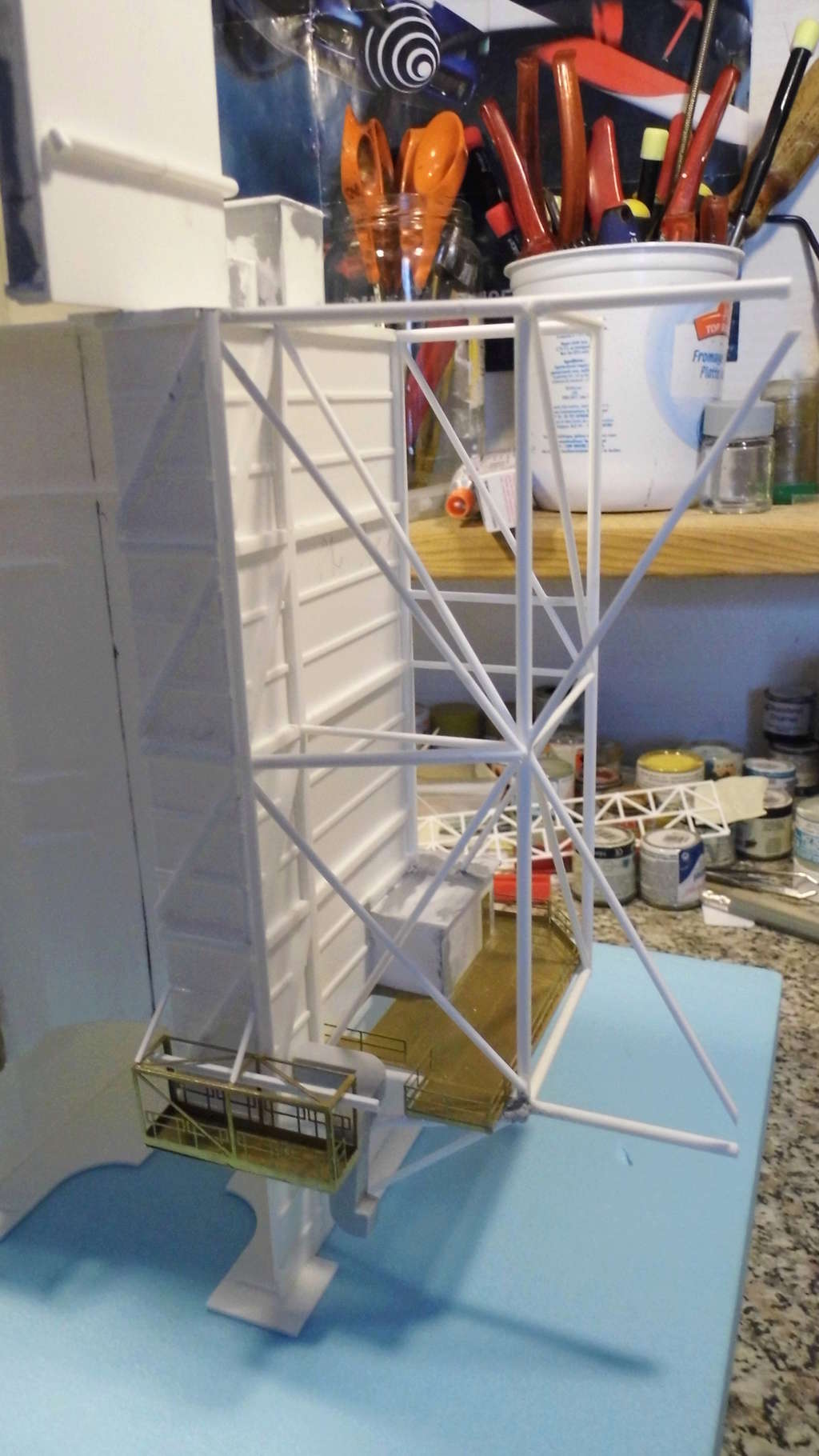 Launch Tower & Space Shuttle [Revell 1/144] - Ouverture de boite et montage par Fox - Page 3 00513