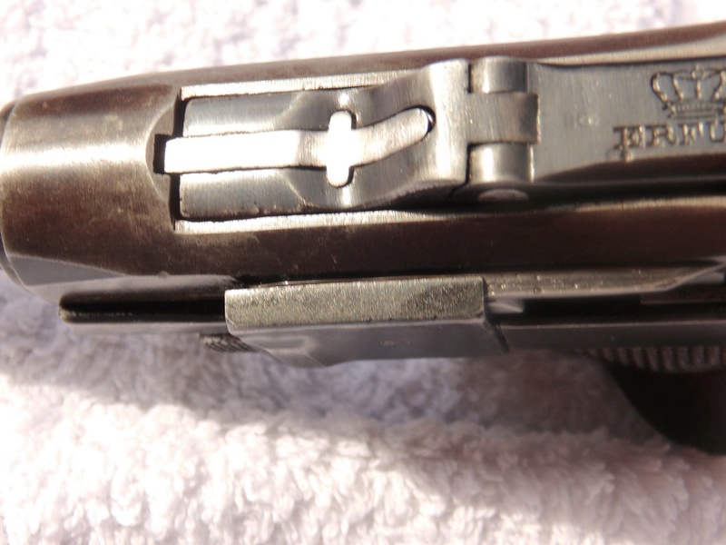 quid de ce Luger Bidouillage ou curieuse customisation? Dsci0550