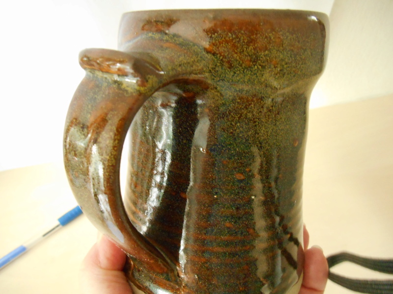 I A initials on tenmoku glazed large tankard - Ian Auld? Help identify plea 00810