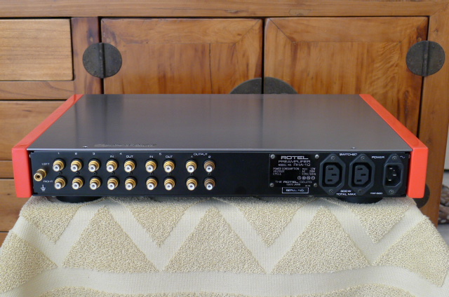 Rotel High End "Michi" Line-Stage Preamplifier RHA-10 (Used) SOLD P1120514