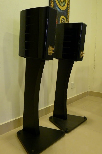 Sonus Faber Concertino Domus speaker with original stand (Used) SOLD P1120621