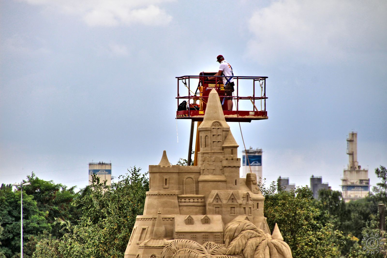 Duisburg will mit weltgrößter Sandburg ins Guinness-Buch 319