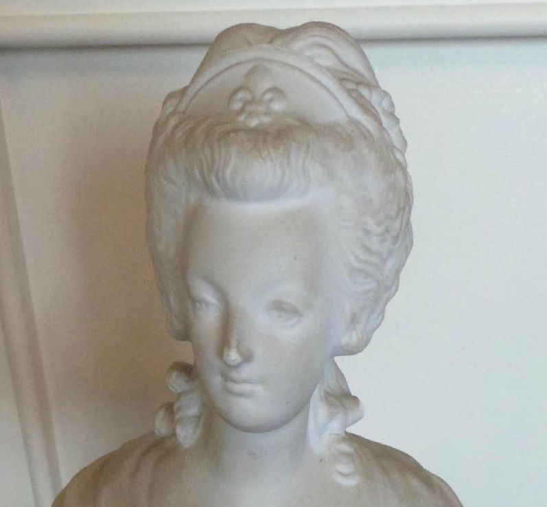 Collection bustes de Marie Antoinette - Page 5 Zbustp10
