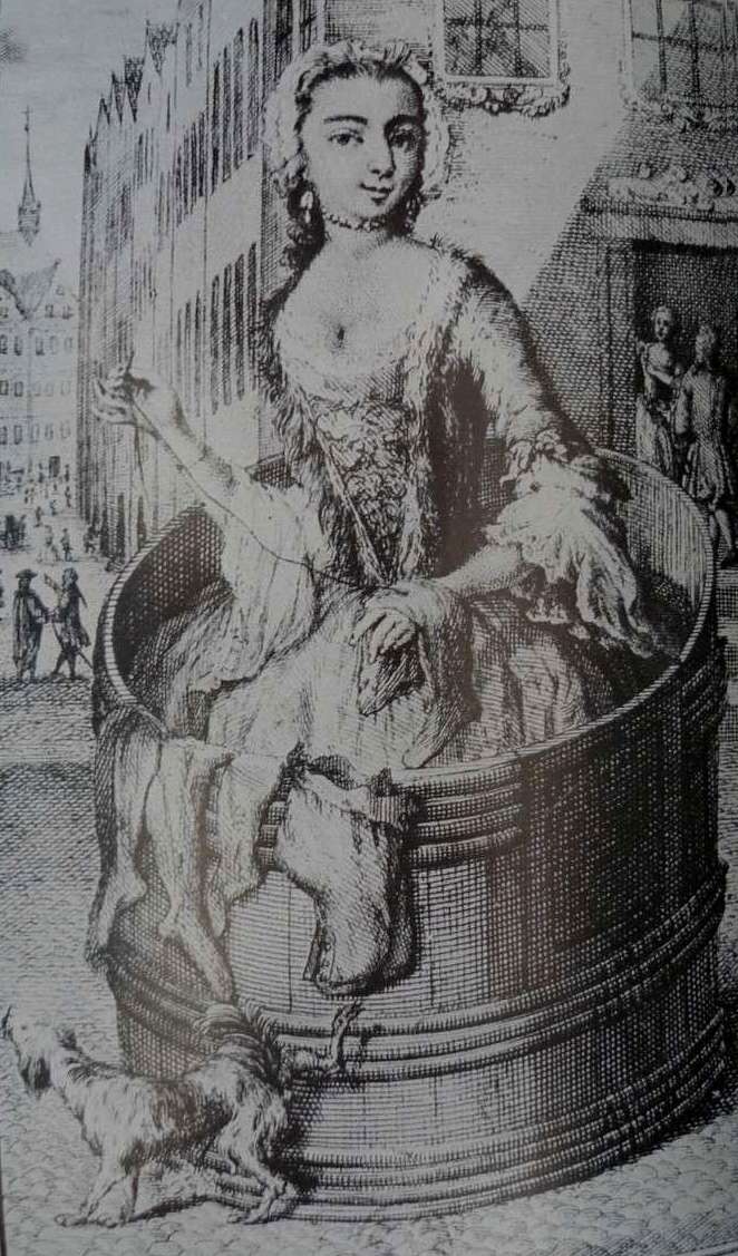 La Comtesse Jeanne du Barry - Page 2 Zlecl211