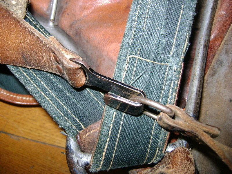 Trouvaille du jour sac de chantier de jeunesse + boussole modele 1922 , sous vetement en peau fourrer modèle 1938 Dsc03813