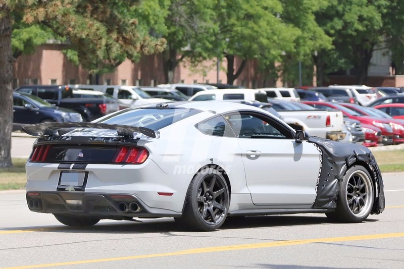 2014 - [Ford] Mustang VII - Page 13 Ford-s18