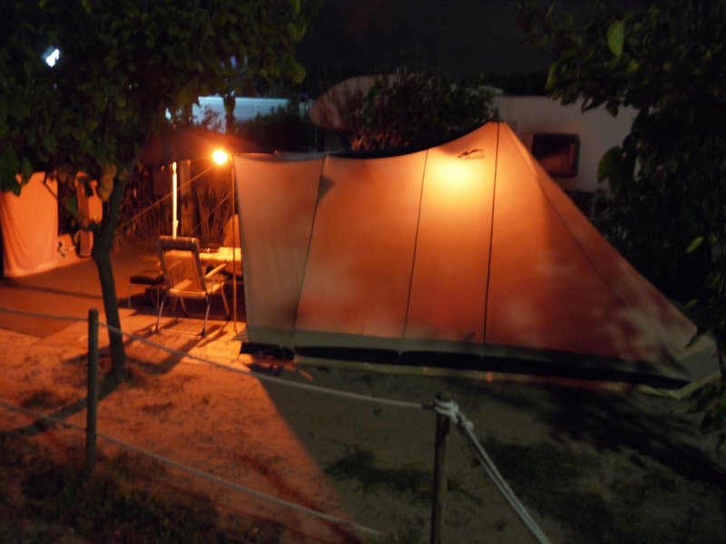Éclairage dans la tente P1030211