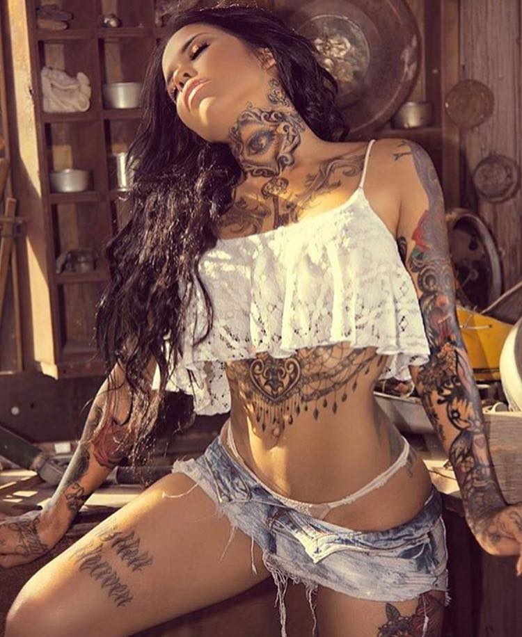 CHARME - Les plus belles femmes sont tatouées... - Page 14 13417410