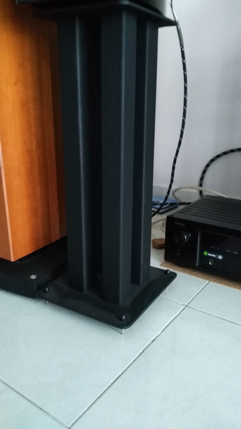 4 pillars speaker stands (sold) Img-2090