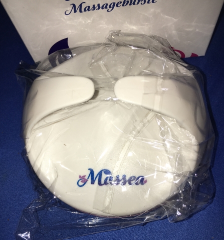 Massea - Anti Cellulite Massagebürste von Massea® Halter17