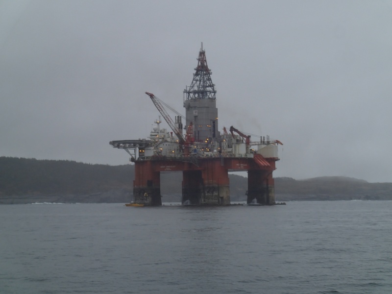 Some Iceberg pics and an Oil Rig pic  P6100011