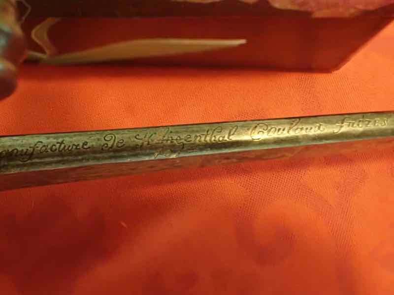 curieux sabre de KLINGENTHAL lame en damas P5250638